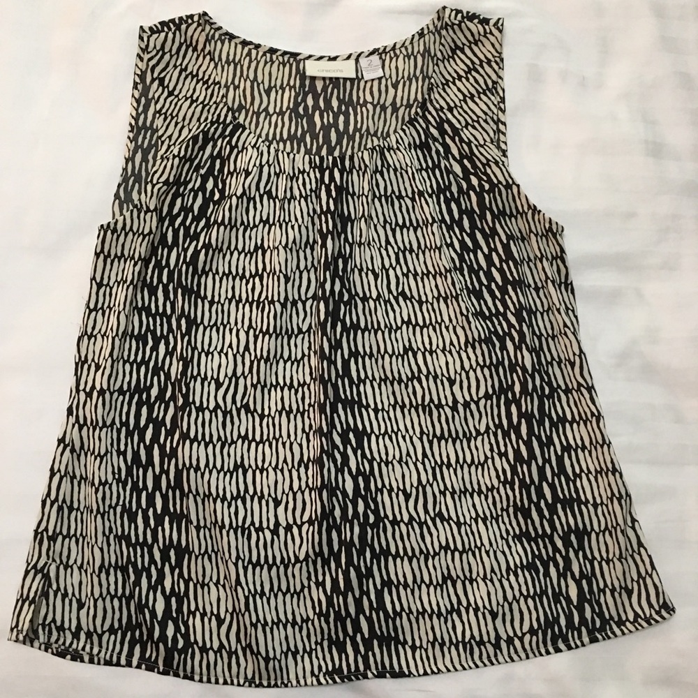 Black & White sleeveless blouse